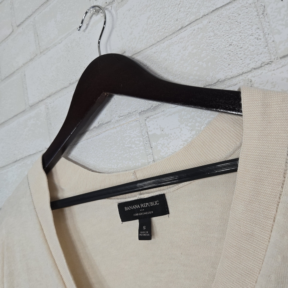 Banana Republic lightweight cardigan sweater - Picture 6 of 11